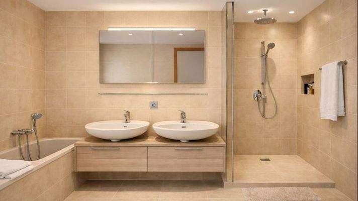 Beispiel: Badezimmer mit Badewanne und Dusche