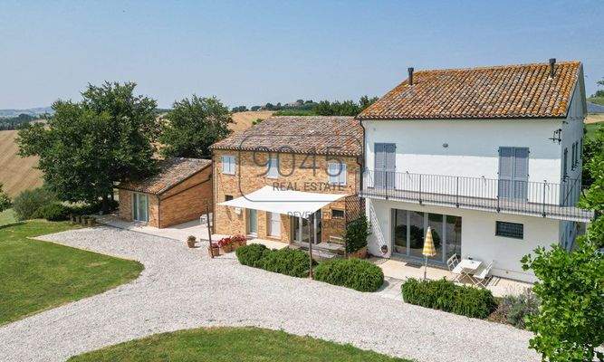 Charmantes Landhaus mit 4 Apartments und Panoramablick in Belvedere Ostrense – Marken