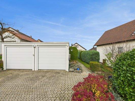 2 neuwertige PKW Garagen