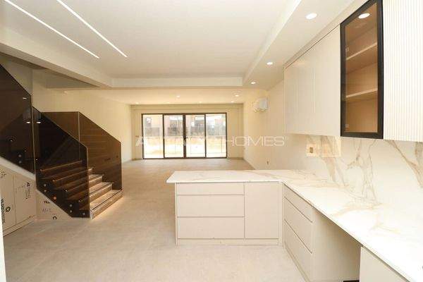 Sea View Flats with Communal Pool and Garden in Aksu Antalya