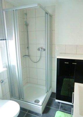 Tageslichtbad mit Dusche u. WC