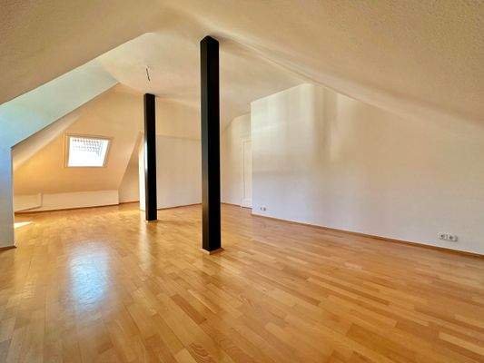 Wohn- und Esszimmer im Dachgeschoss