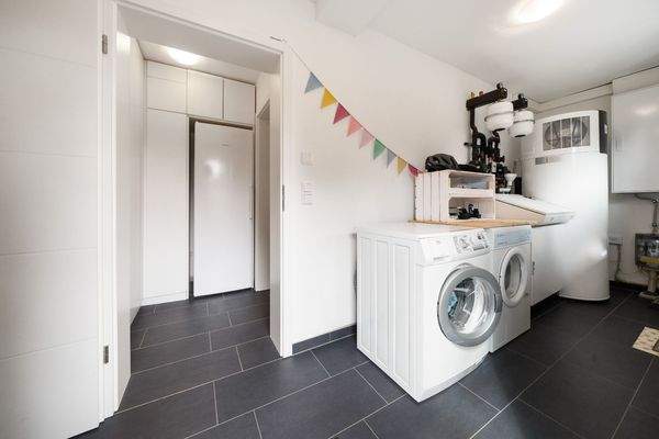 HWR mit Flur und Einbauschrank