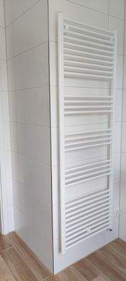 Großer Handtuchtrockner-Heizkörper