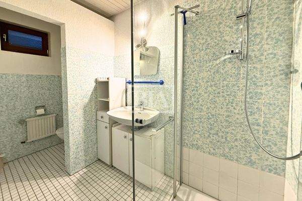 Einliegerwohnung Bad mit WC und Dusche