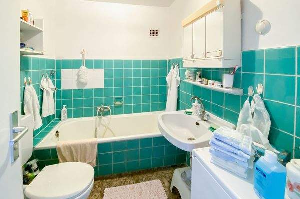 Badezimmer Whg. 2. OG mi.