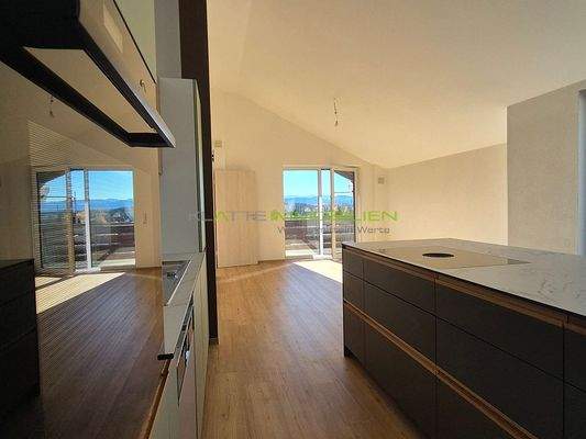 DG Wohn-Essküche 05 mit Zugang zum Südbalkon