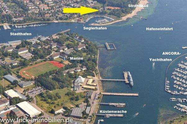 20-Luftbild Lage an der Hafeneinfahrt.JPG