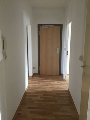 Flur Richtung WE-Tür