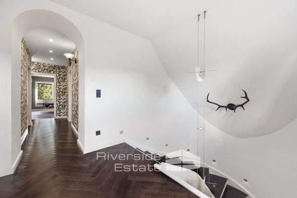 Treppenaufgang zum Obergeschoss