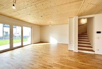 Wohnraum mit Treppen