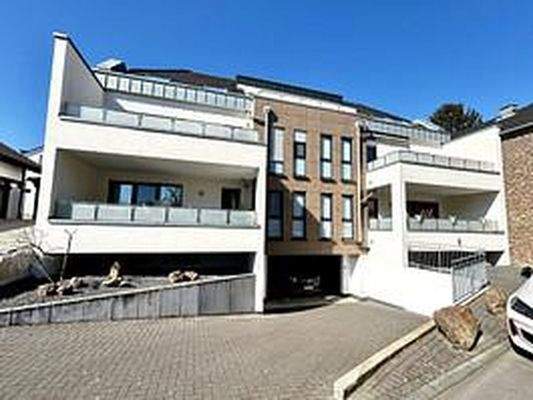 Tiefgaragen-Einfahrt