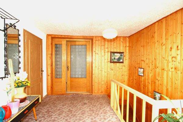 04.01. Treppenhausflur 2.JPG