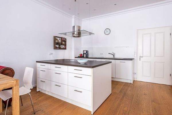 Einbauküche mit Kochinsel