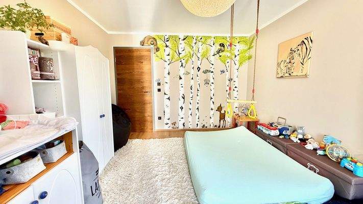 großzügiges weiteres Zimmer im OG