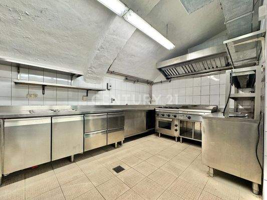 Gastro-Küche im Weinkeller