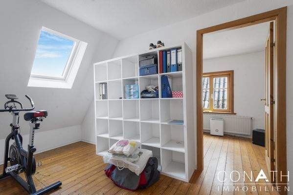 Conath-Immobilien_Harsefeld_Buxtehude_Fredenbeck -Ankleidezimmer_Zugang_Kinderzimmer