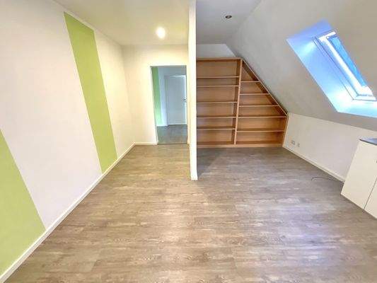 12825 Durchgangszimmer