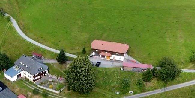 Schwarzwaldhaus mit Scheune