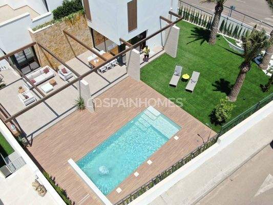 4-Bedroom Detached Properties Close to Beach in Orihuela