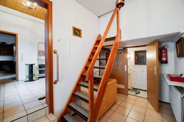 Treppe zum Boden/Werkstatt