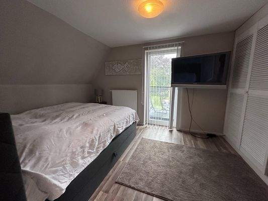 Schlafzimmer mit Zugang zur Dachterrasse