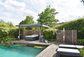 Anwesen mit Schwimmteich 