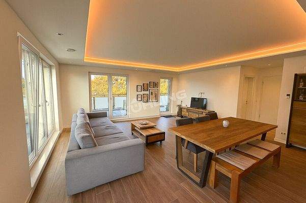 Wohnzimmer möbliert