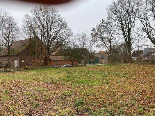 Blick auf das Grundstück  