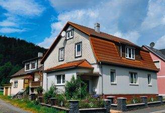 Gesamtansicht der beiden separaten WH Ortsstr. 52 u. 52a in der Gemeinde Frankenblick OT Grümpen