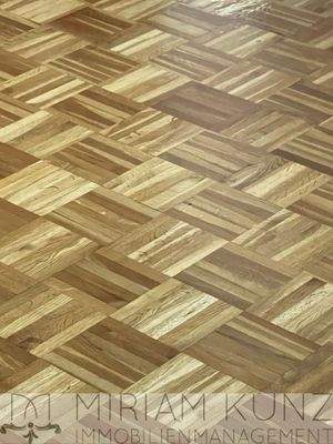 MiriamKunz-Immobilien-Parkett im 1. OG.jpg