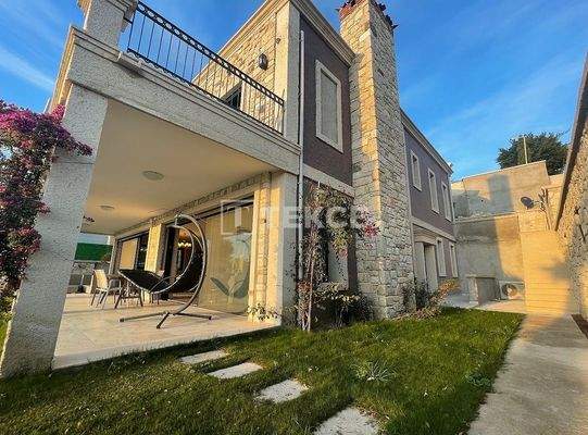 Detached Villa with Nature View and Swimming Pool in İzmir