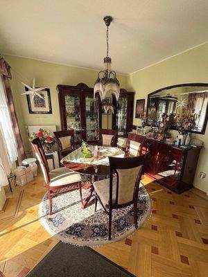 Esszimmer mit Terrassenausgang