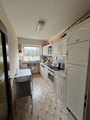 Einbauküche (kann vom Vormieter übernommen werden)