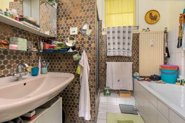 Badezimmer mit Badewanne