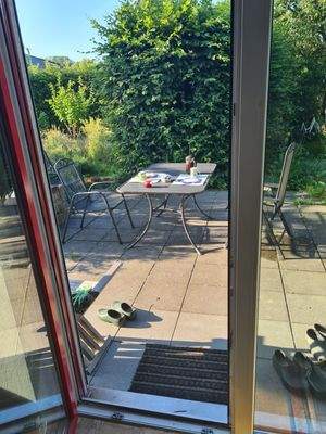 Blick auf die Terrasse / EG