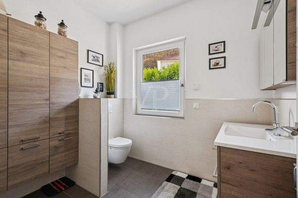 Badezimmer mit begehbarer Dusche