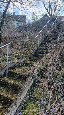 Treppe zur zweiten Ebenen / Grundstück