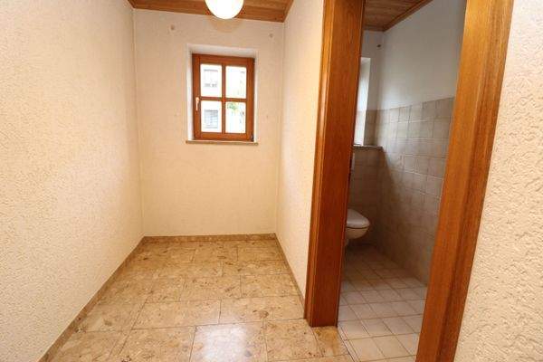 2Garderobe und Gäste WC