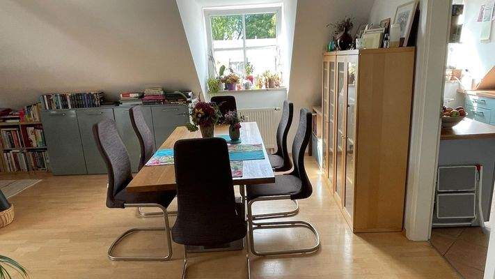 Essen direkt neben der Küche