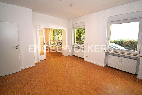 Esszimmer mit Blick zum Wohnzimmer Erdgeschoss