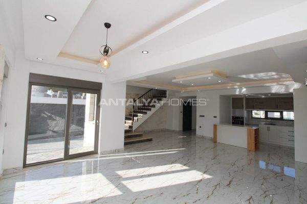 4-Bedroom Semi-Detached House with Pool and Garden in Belek