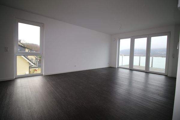 Wohnbereich mit Austritt Balkon