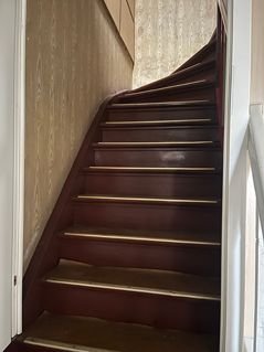 Treppe zum Obergeschoß