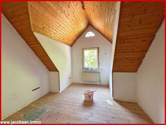 Nebengebäude Dachgeschoss Gaubenzimmer