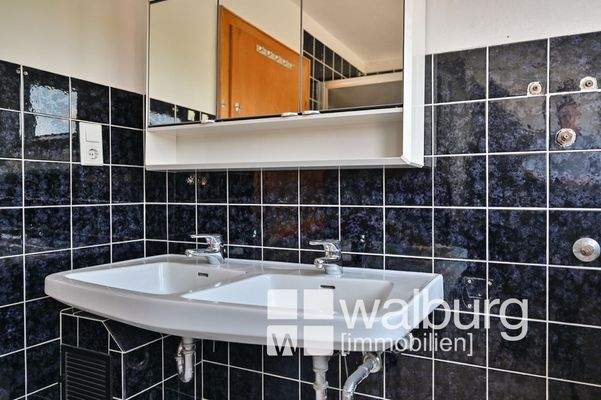 24 Waschbecken im Bad oben