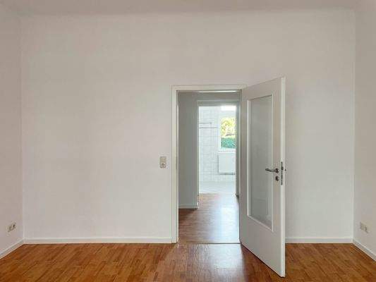 Wohnzimmer, Blick Flur.JPG