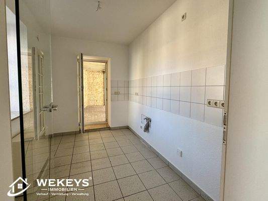 Küche mit Zugang zur Terrasse