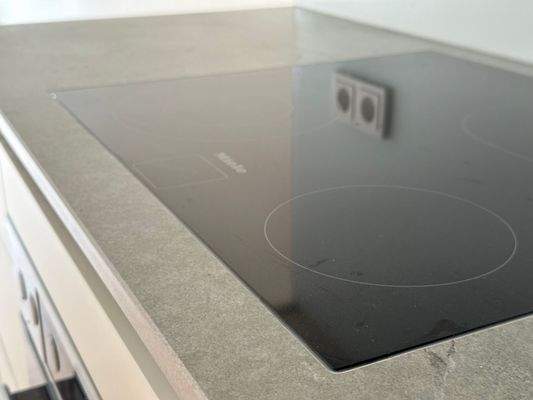 Küche mit Mielegeräten