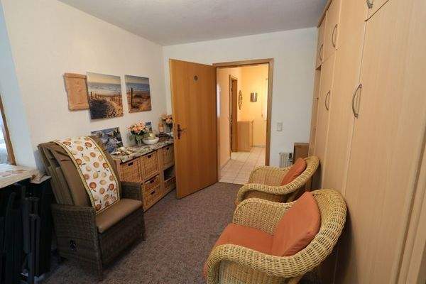 Wohn- und Esszimmer (Blick zum Flur)